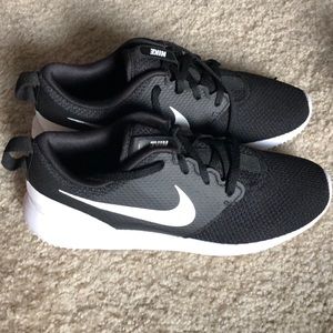 Nike Golf Shoes 7.5 Never Worn